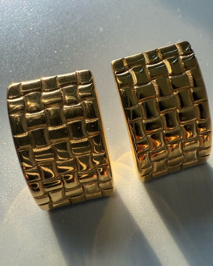 Textured Arc Earrings – Modern Weave in a Vibrant Luxurious Gold Finish
