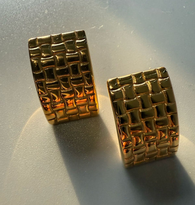 Textured Arc Earrings – Modern Weave in a Vibrant Luxurious Gold Finish