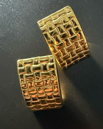 Textured Arc Earrings – Modern Weave in a Vibrant Luxurious Gold Finish