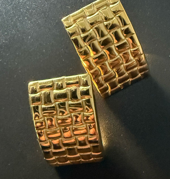 Textured Arc Earrings – Modern Weave in a Vibrant Luxurious Gold Finish