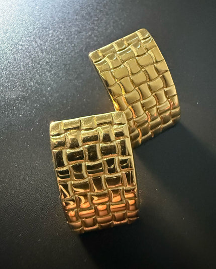 Textured Arc Earrings – Modern Weave in a Vibrant Luxurious Gold Finish