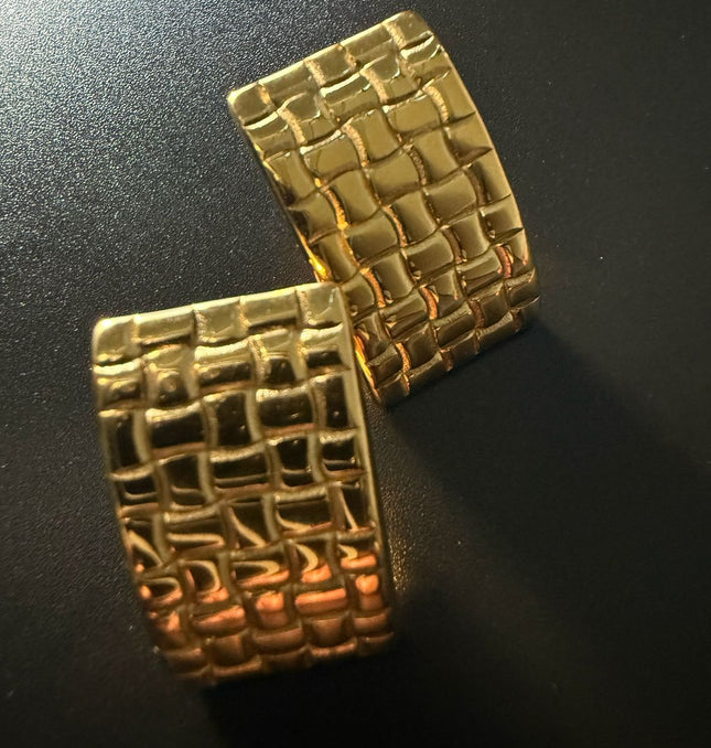 Textured Arc Earrings – Modern Weave in a Vibrant Luxurious Gold Finish