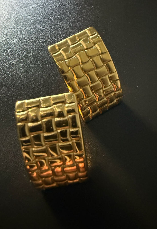 Textured Arc Earrings – Modern Weave in a Vibrant Luxurious Gold Finish