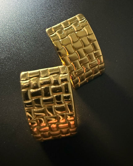 Textured Arc Earrings – Modern Weave in a Vibrant Luxurious Gold Finish