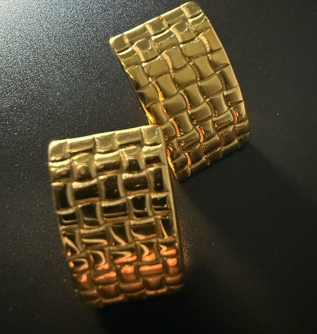 Textured Arc Earrings – Modern Weave in a Vibrant Luxurious Gold Finish