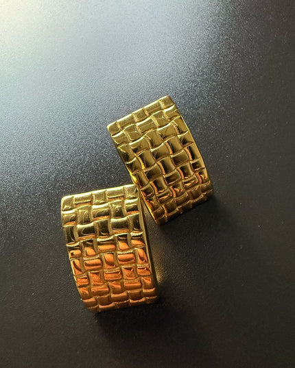Textured Arc Earrings – Modern Weave in a Vibrant Luxurious Gold Finish