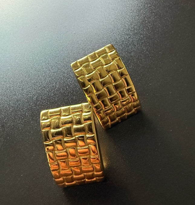 Textured Arc Earrings – Modern Weave in a Vibrant Luxurious Gold Finish