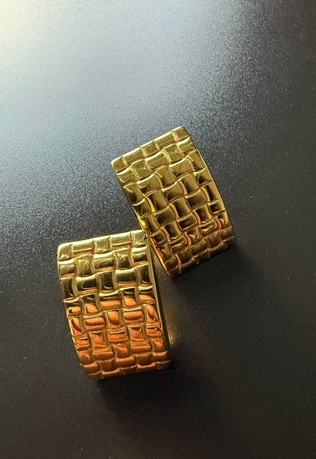 Textured Arc Earrings – Modern Weave in a Vibrant Luxurious Gold Finish