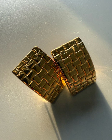 Textured Arc Earrings – Modern Weave in a Vibrant Luxurious Gold Finish