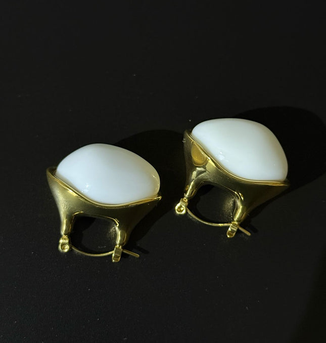 Aurora Pearl Hoops – Sculpted Elegance in Gold & White