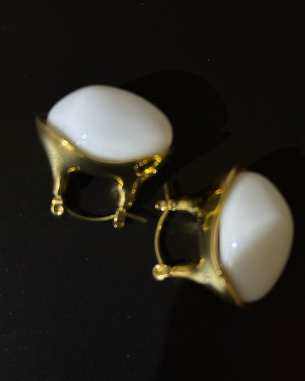 Aurora Pearl Hoops – Sculpted Elegance in Gold & White