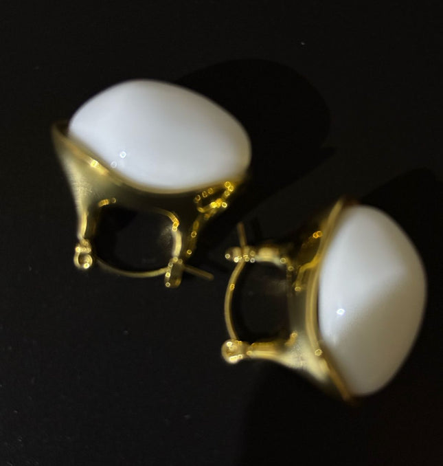 Aurora Pearl Hoops – Sculpted Elegance in Gold & White