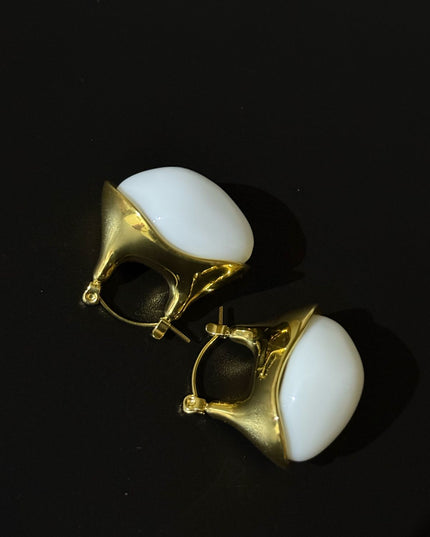 Aurora Pearl Hoops – Sculpted Elegance in Gold & White