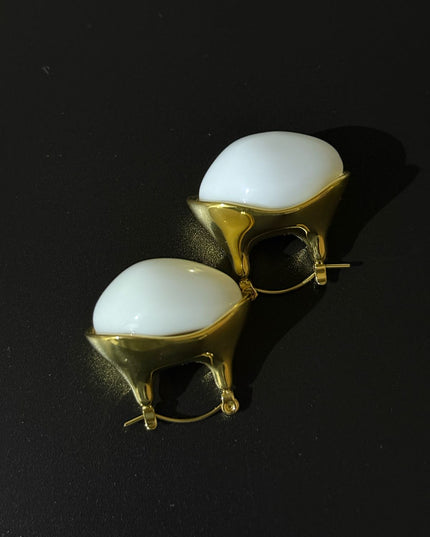 Aurora Pearl Hoops – Sculpted Elegance in Gold & White