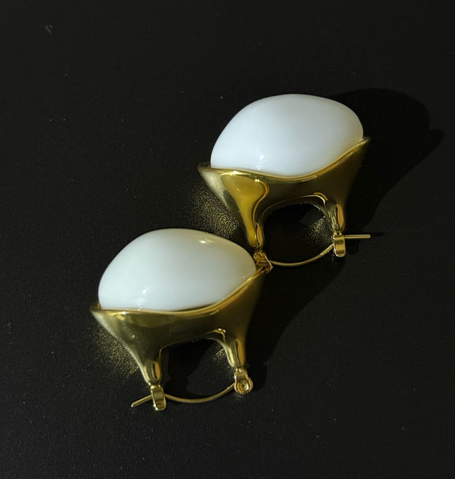 Aurora Pearl Hoops – Sculpted Elegance in Gold & White