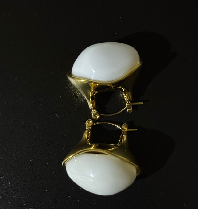 Aurora Pearl Hoops – Sculpted Elegance in Gold & White