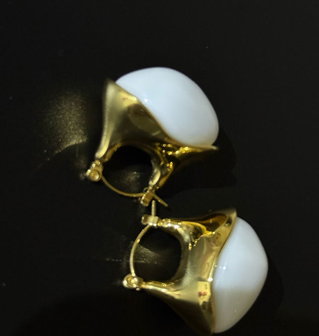 Aurora Pearl Hoops – Sculpted Elegance in Gold & White
