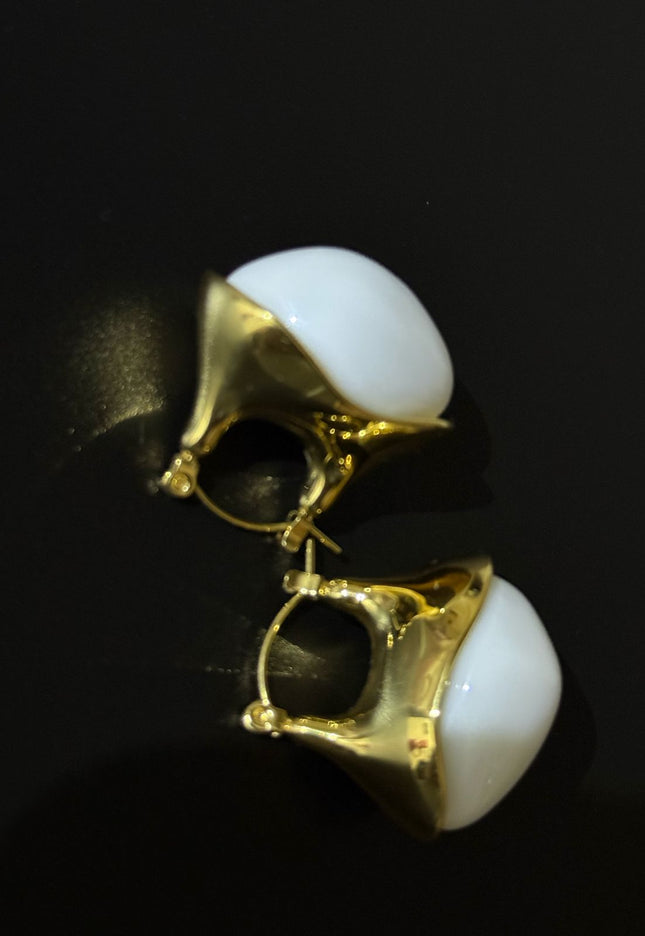 Aurora Pearl Hoops – Sculpted Elegance in Gold & White