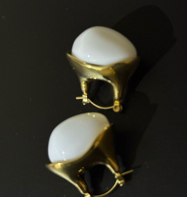 Aurora Pearl Hoops – Sculpted Elegance in Gold & White