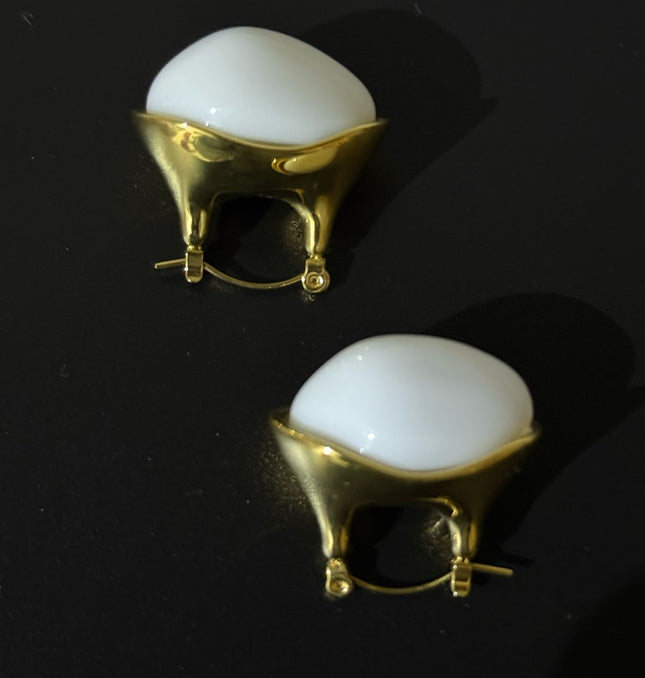 Aurora Pearl Hoops – Sculpted Elegance in Gold & White