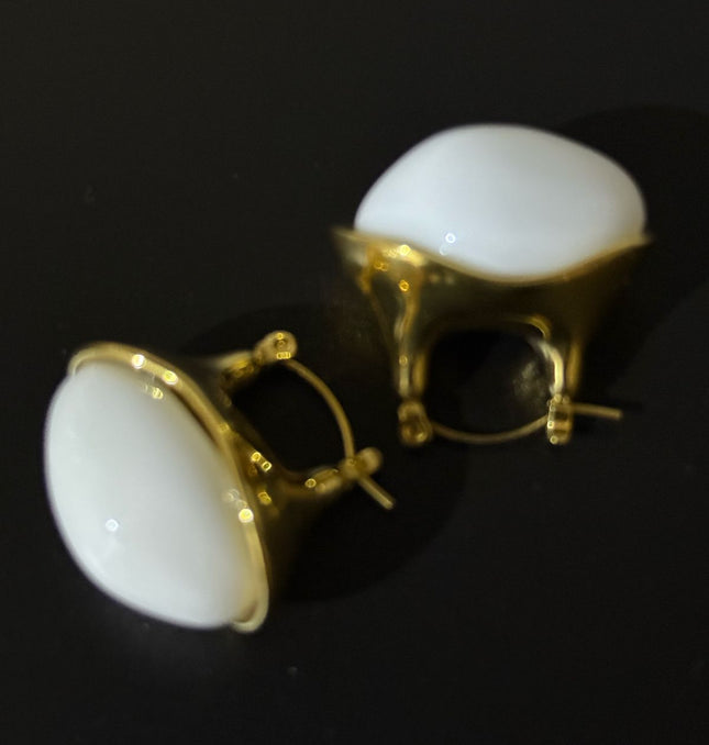 Aurora Pearl Hoops – Sculpted Elegance in Gold & White