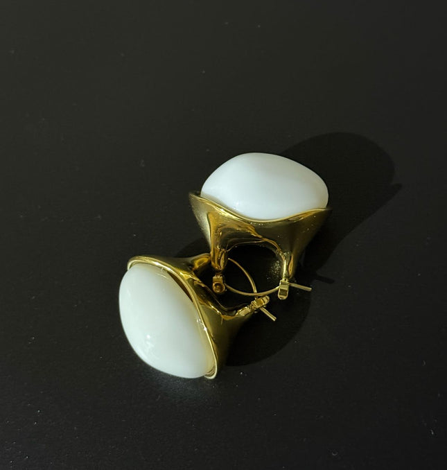 Aurora Pearl Hoops – Sculpted Elegance in Gold & White