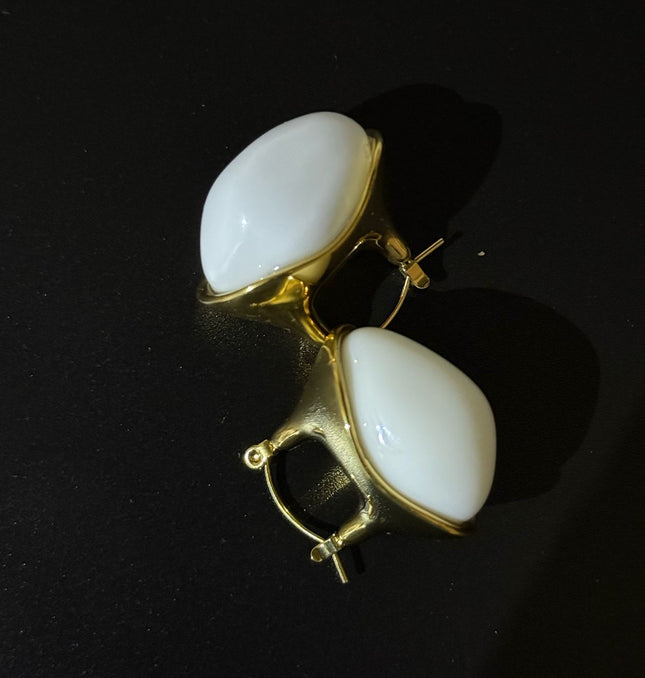 Aurora Pearl Hoops – Sculpted Elegance in Gold & White