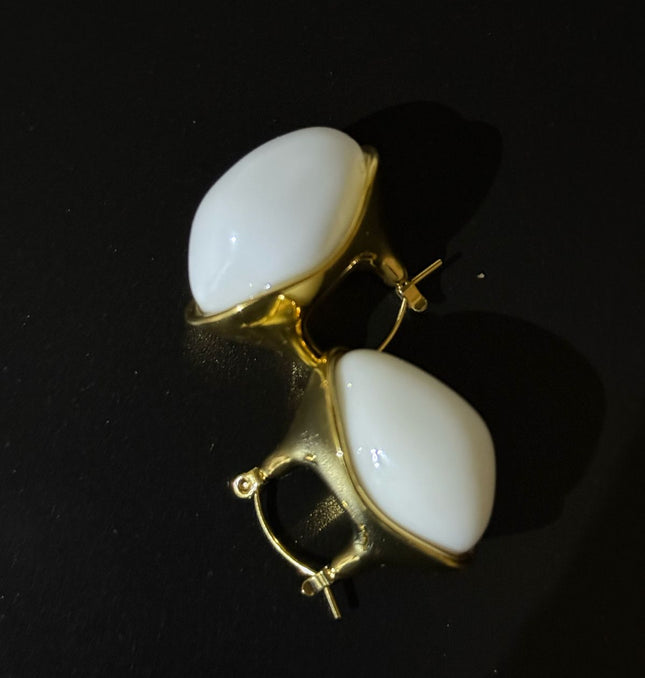 Aurora Pearl Hoops – Sculpted Elegance in Gold & White