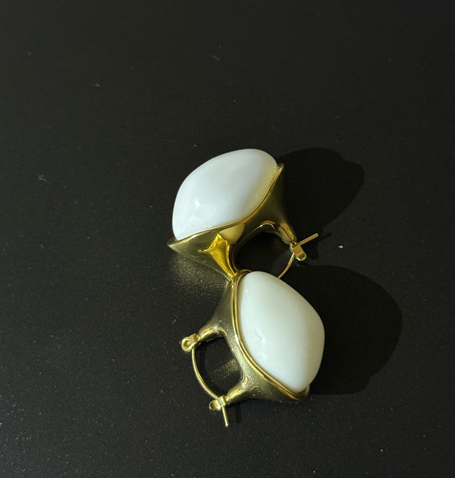 Aurora Pearl Hoops – Sculpted Elegance in Gold & White