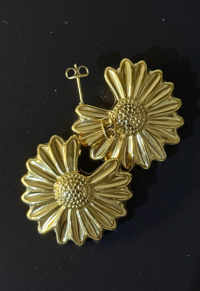 Golden Bloom Earrings – Radiant Floral Elegance