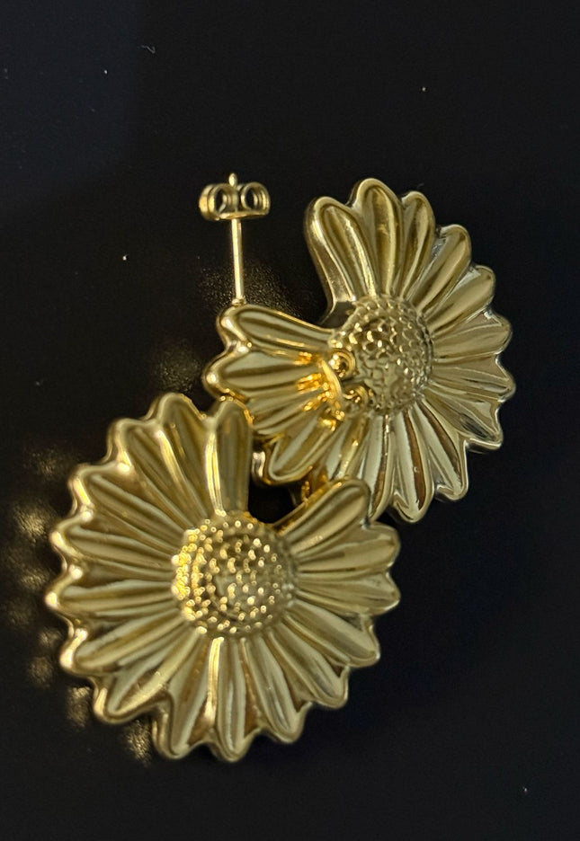Golden Bloom Earrings – Radiant Floral Elegance