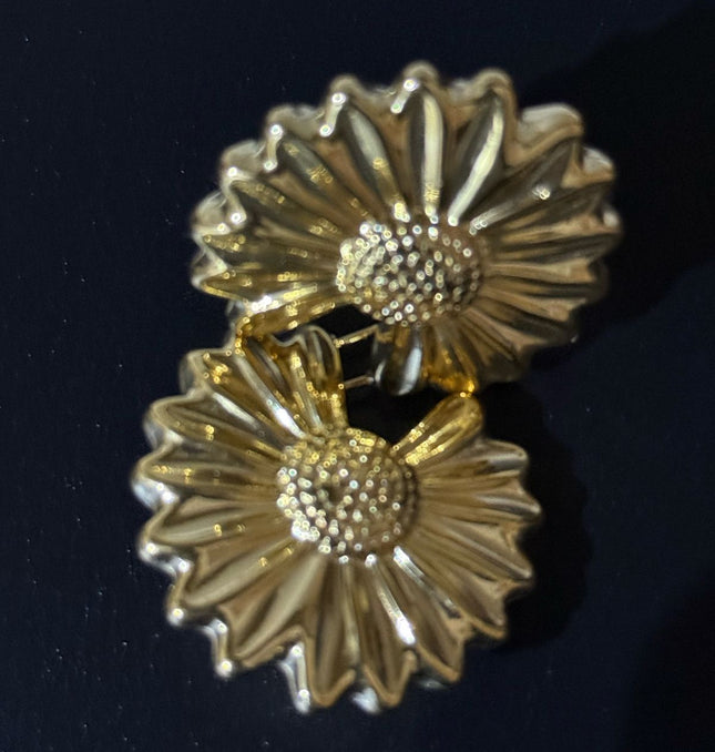 Golden Bloom Earrings – Radiant Floral Elegance