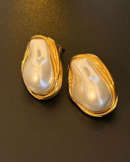 OYSTER LUXE PEARL STUDS