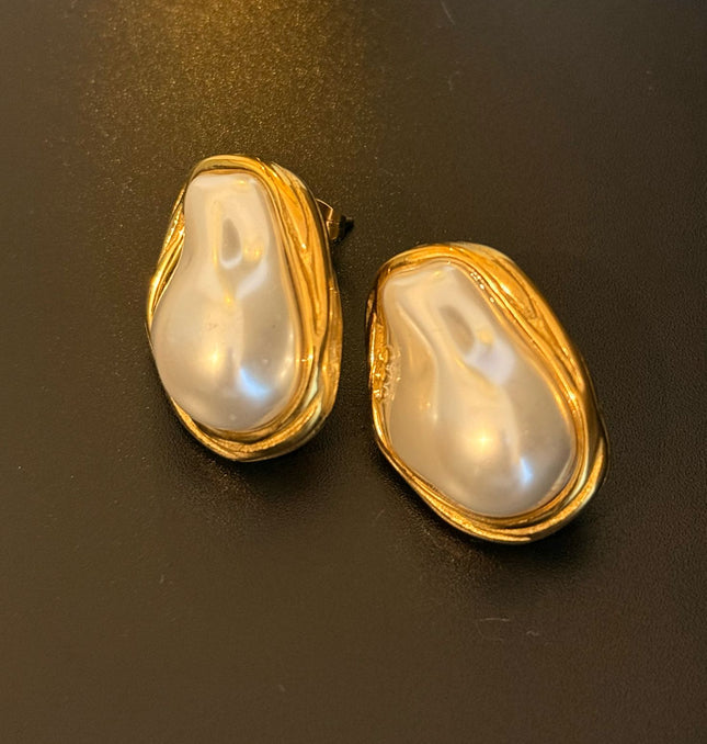 OYSTER LUXE PEARL STUDS