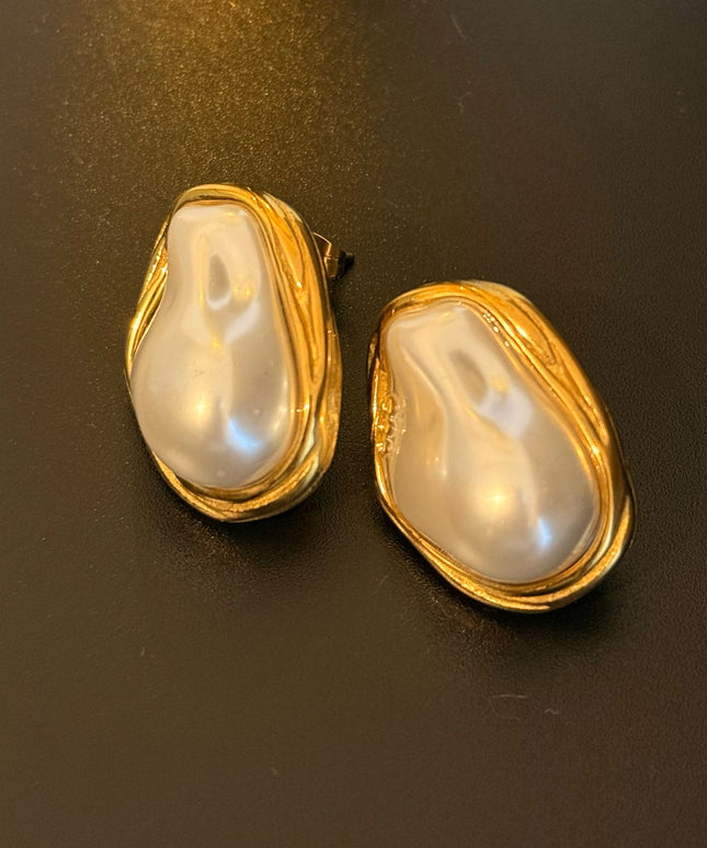 OYSTER LUXE PEARL STUDS
