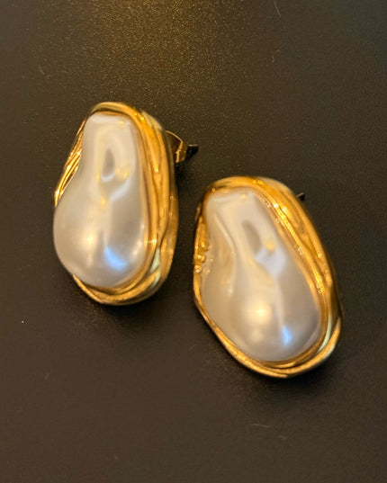 OYSTER LUXE PEARL STUDS