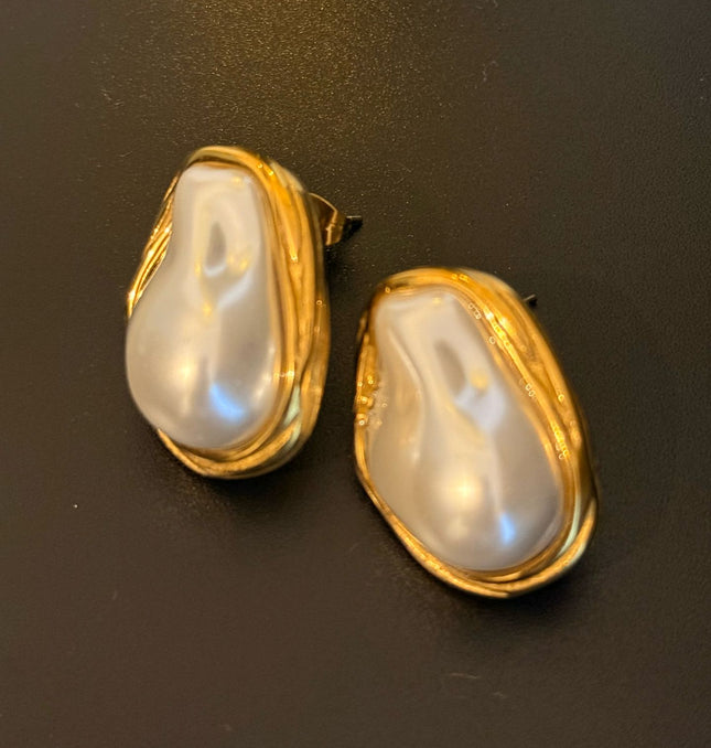 OYSTER LUXE PEARL STUDS