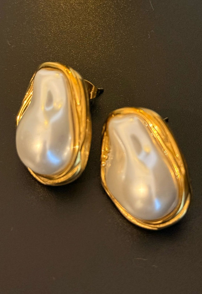 OYSTER LUXE PEARL STUDS