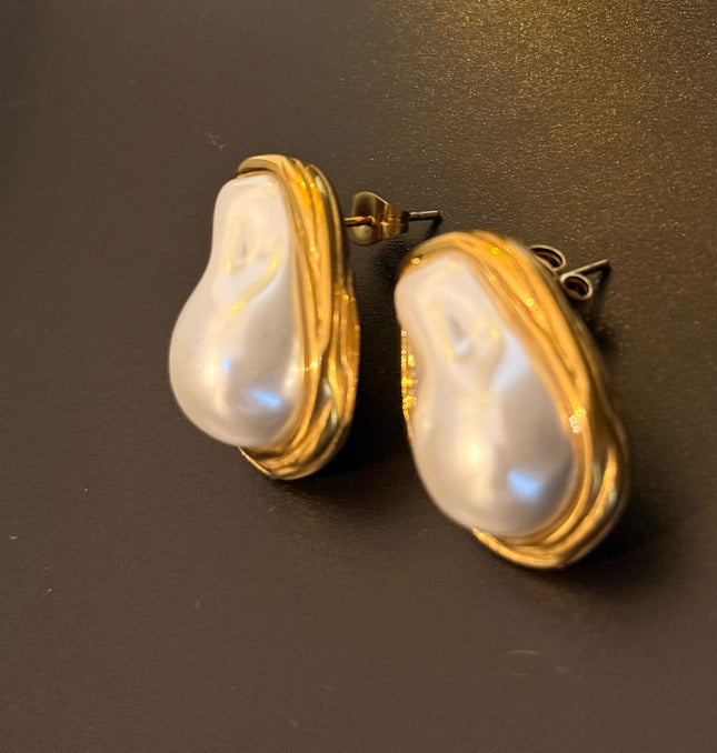 OYSTER LUXE PEARL STUDS