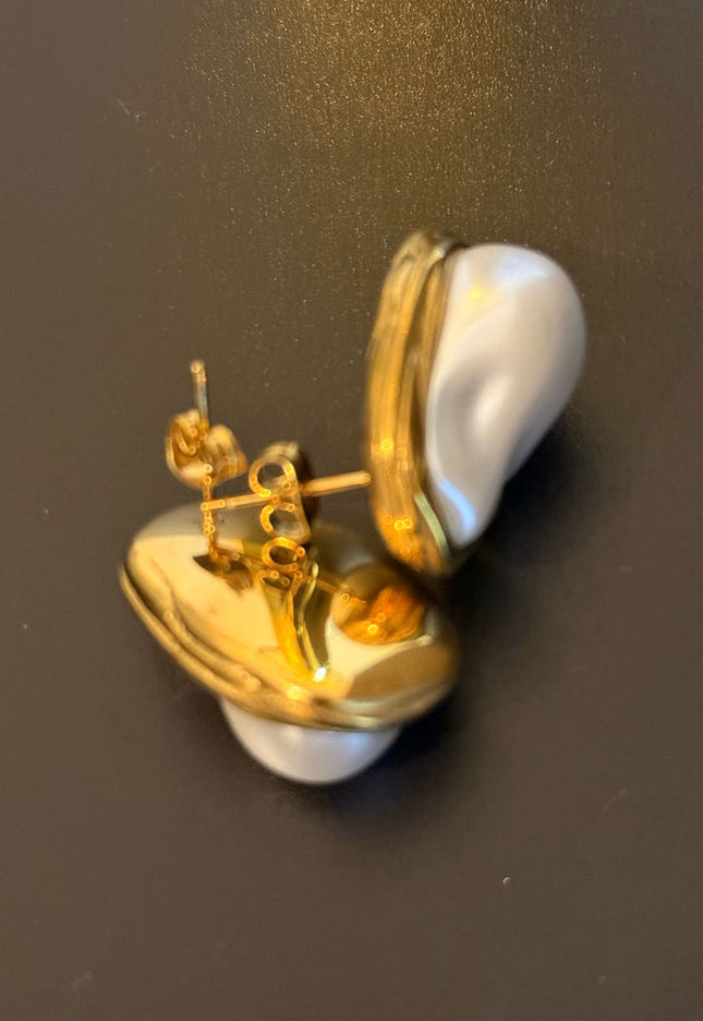 OYSTER LUXE PEARL STUDS