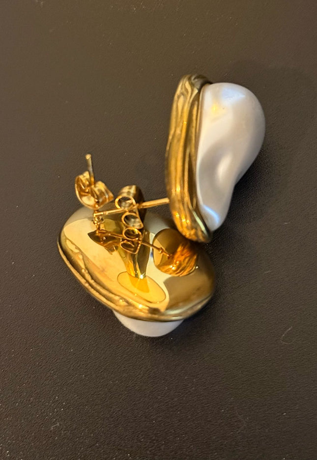 OYSTER LUXE PEARL STUDS