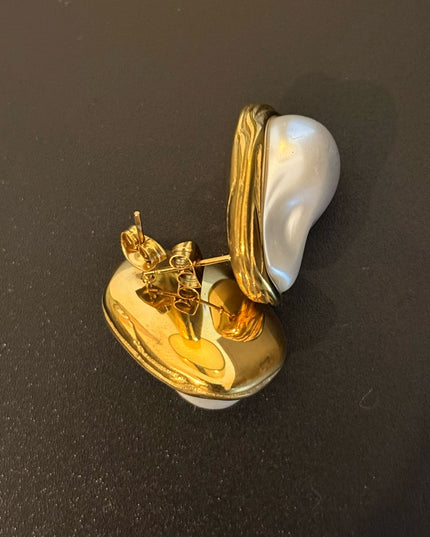 OYSTER LUXE PEARL STUDS