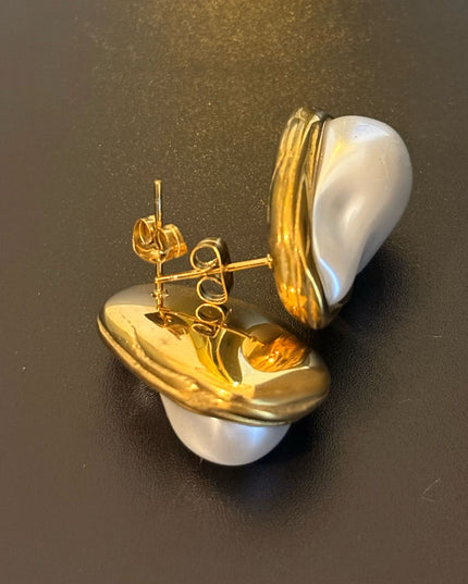 OYSTER LUXE PEARL STUDS