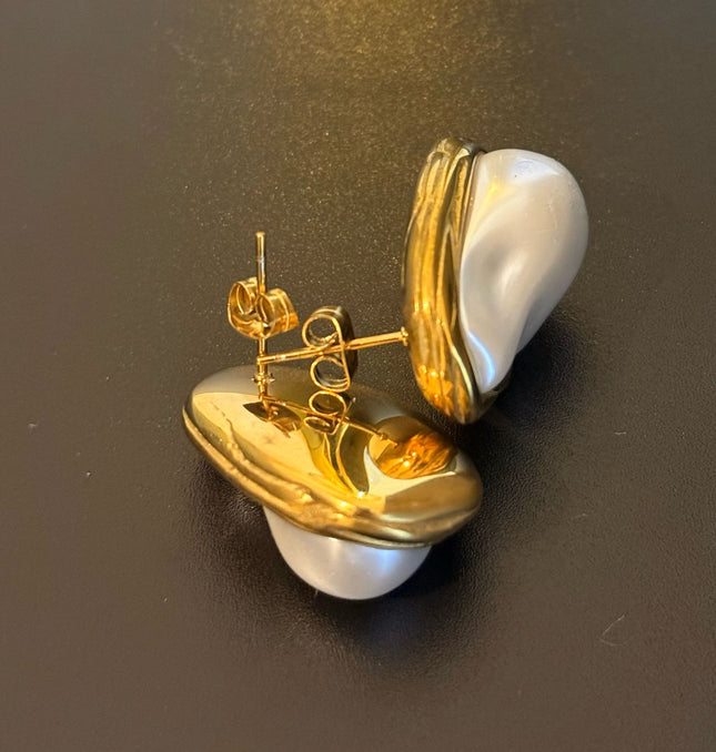 OYSTER LUXE PEARL STUDS