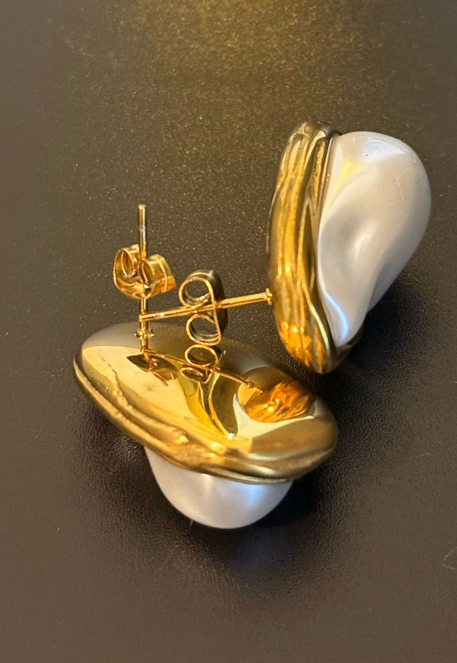 OYSTER LUXE PEARL STUDS