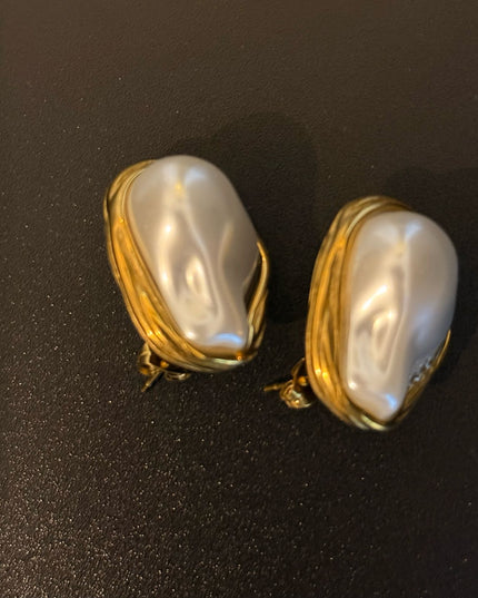 OYSTER LUXE PEARL STUDS