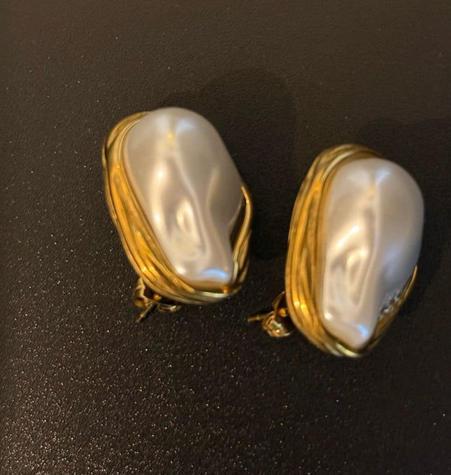 OYSTER LUXE PEARL STUDS
