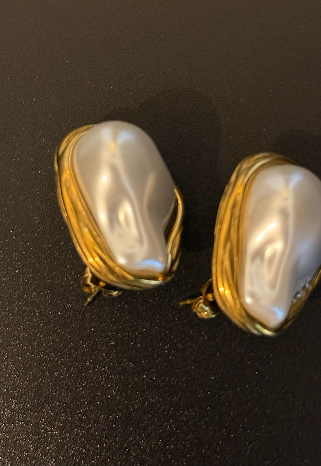OYSTER LUXE PEARL STUDS