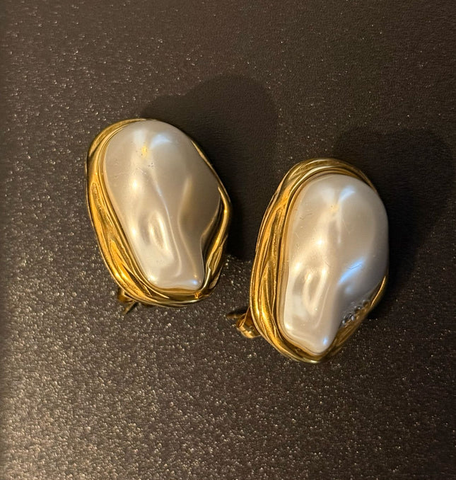 OYSTER LUXE PEARL STUDS