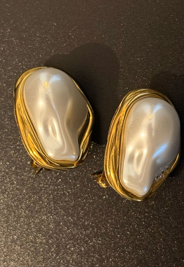 OYSTER LUXE PEARL STUDS